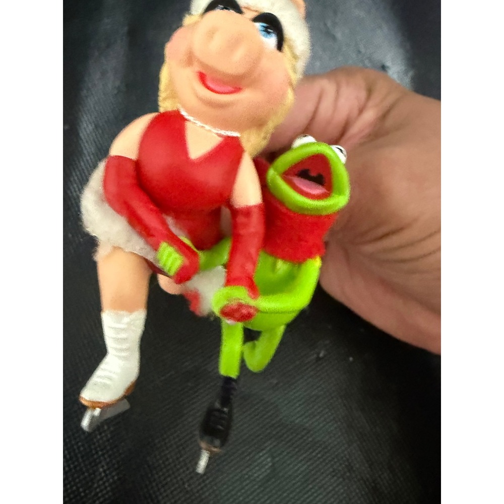 Vintage Hallmark Kermit and Miss Piggy Ice Skating Christmas Ornament Muppets - Picture 3 of 5